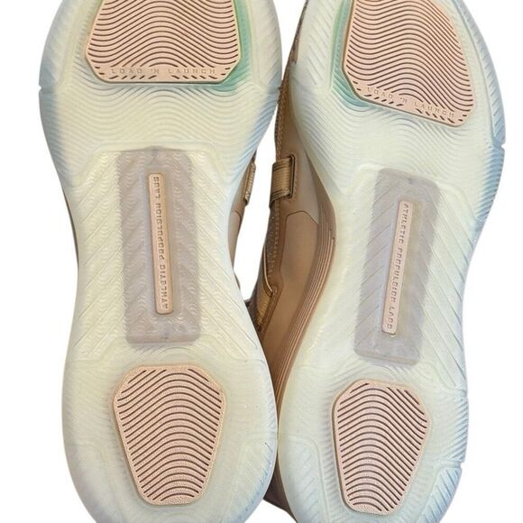 Athletic_Shoes